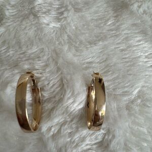 Elegant Gold Hoop Earrings